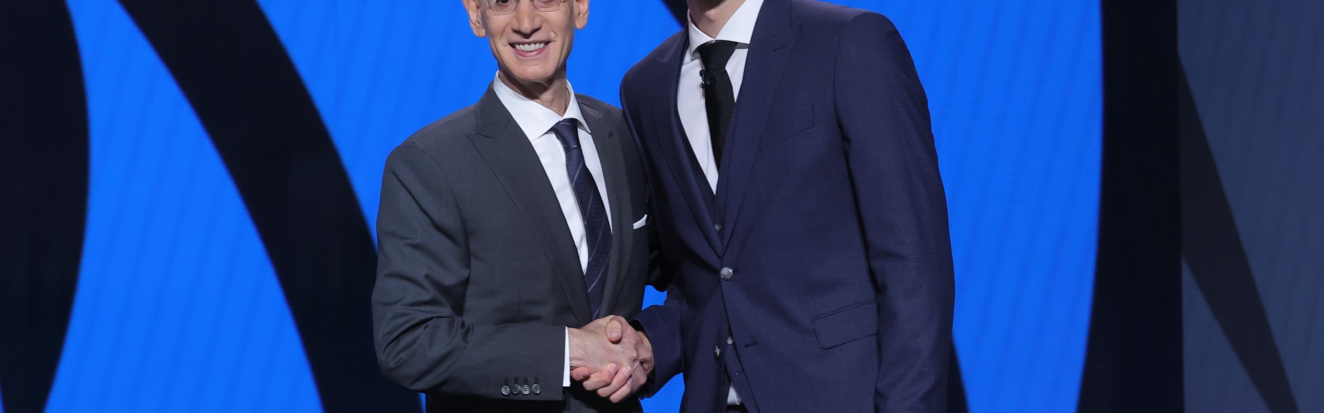 皮尔斯：状元签肯定都是内定的 萧华直接让老板们花几十亿竞拍