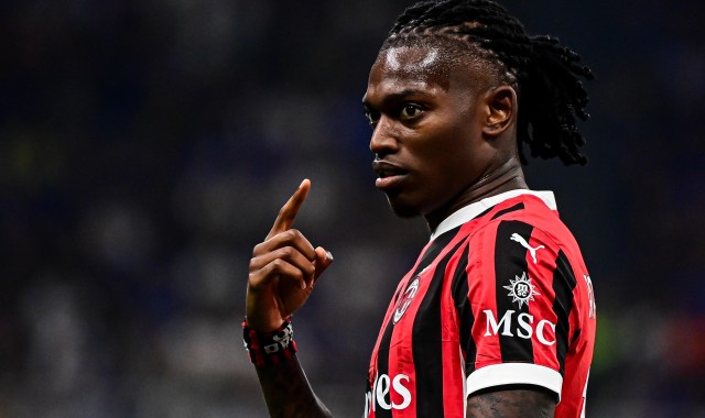 记者：莱奥寻求在下轮对阵博洛尼亚比赛复出，目前他还在单独训练